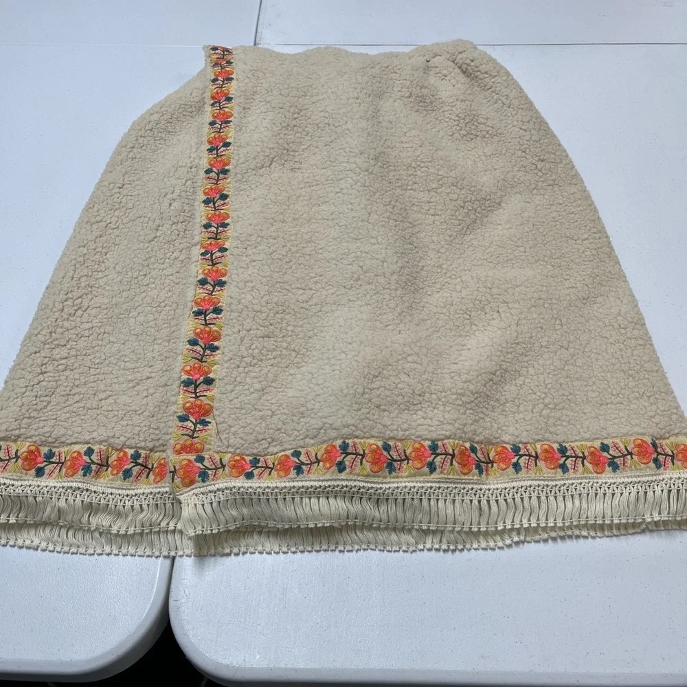 Natural Life Body Towel Wrap L/XL Ivory Fleece Floral Embroidered Magnetic Close